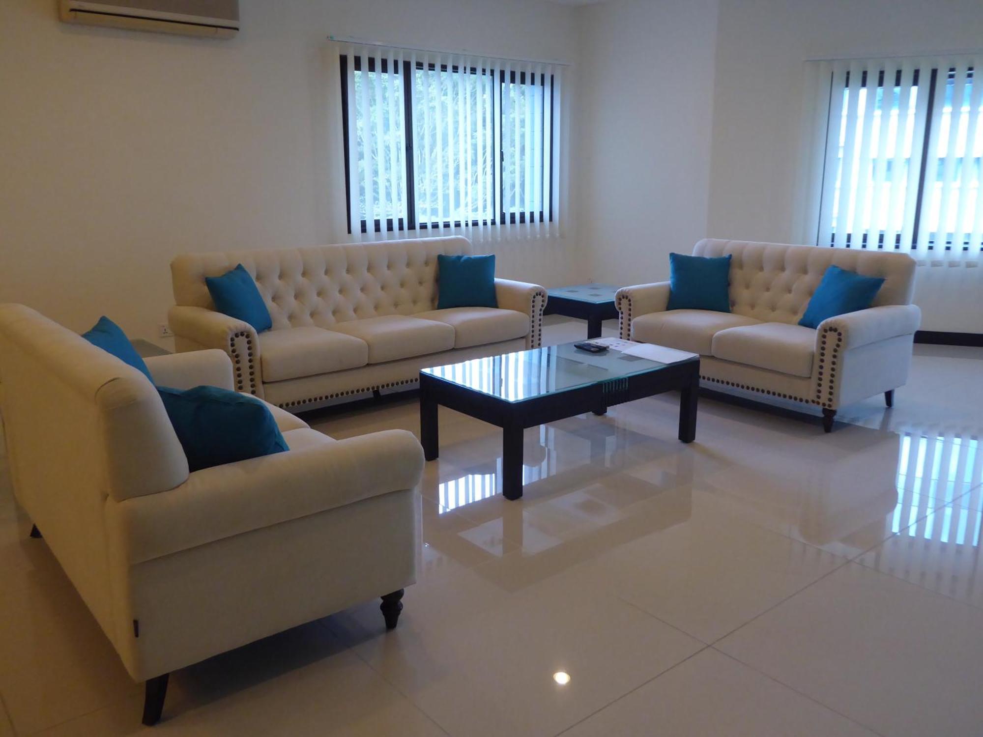 Rimbun Suites & Residences 반다르스리브가완 객실 사진